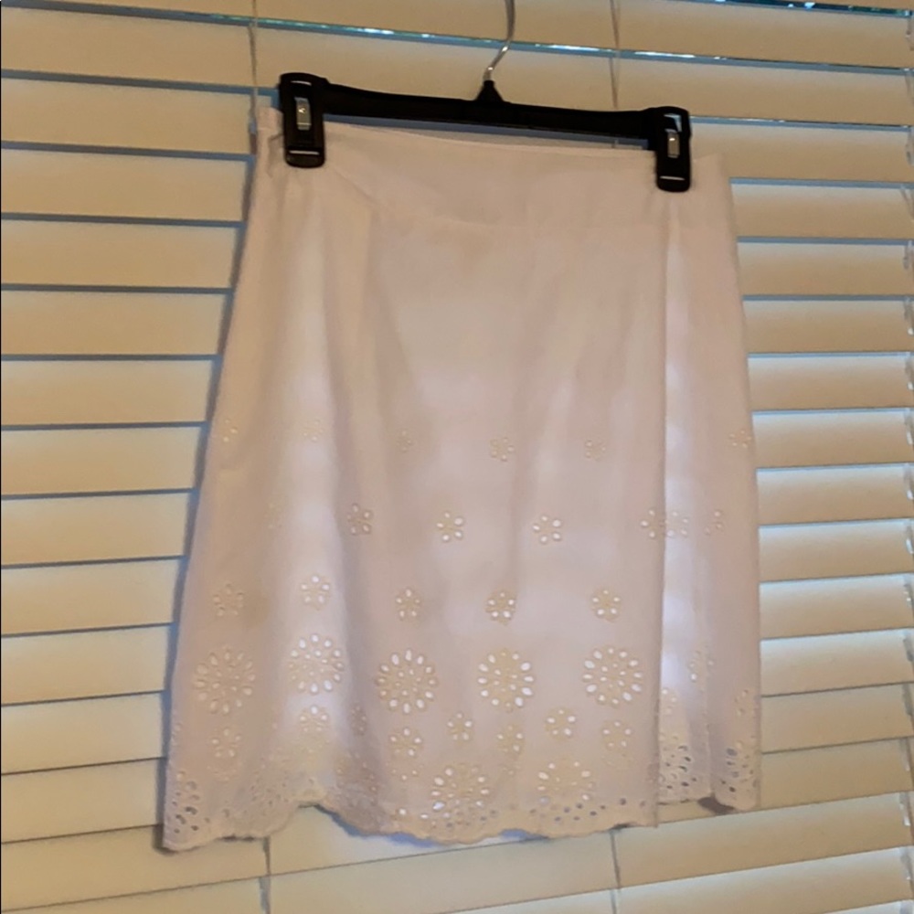 patterned white skirt!